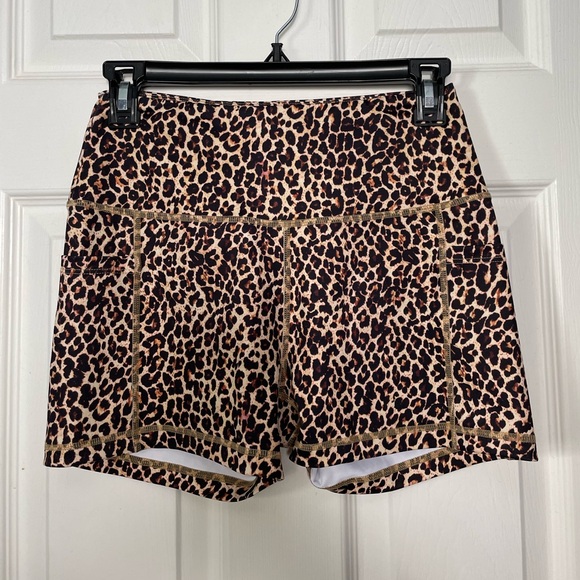 Small high waisted shorts - Picture 1 of 8